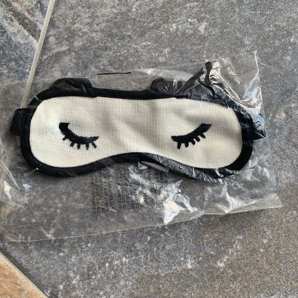 Cat Slippers and Eye Mask Sleep Set - Picture 6 of 6